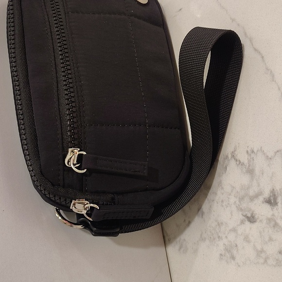 Black Clutch wristletwith Detachable Canvas Strap Multiple Zip Pockets NWOT - Picture 2 of 6